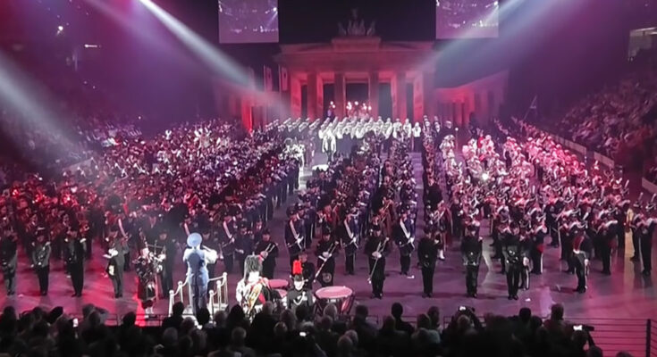 “Amazing Grace” performed by 200 bagpipes brings audience to tears